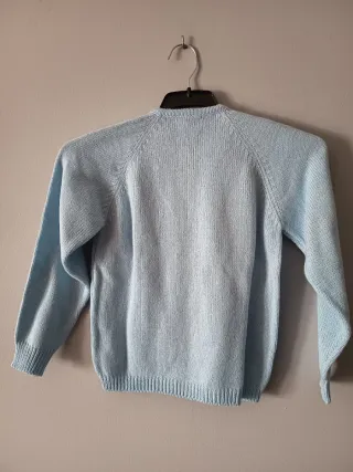 Cárdigan azul pastel básico de niña