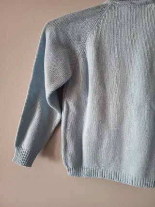 Cárdigan azul pastel básico de niña