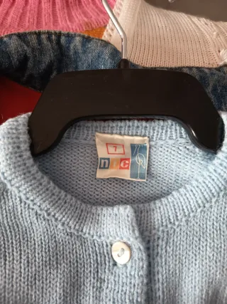 Cárdigan azul pastel básico de niña