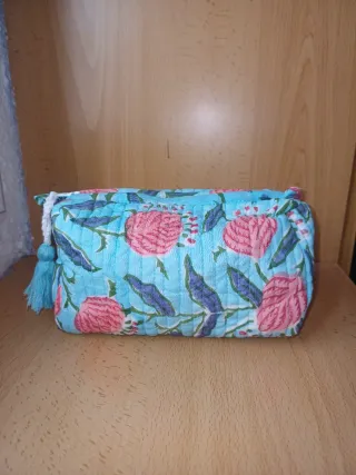 Neceser Estampado Flores Azul y Rosa