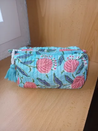 Neceser Estampado Flores Azul y Rosa