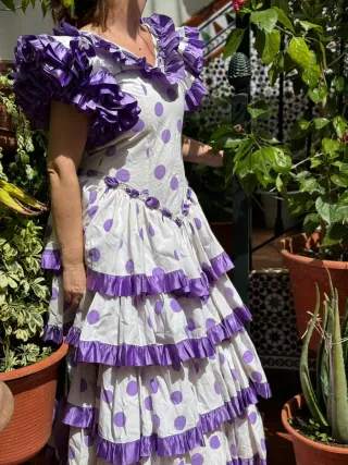 Traje Flamenca Lunares Morado y Blanco
