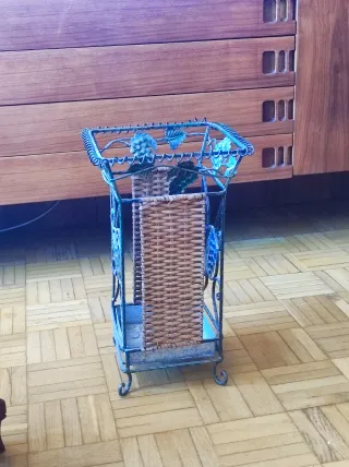 Paragüero metal y mimbre azul