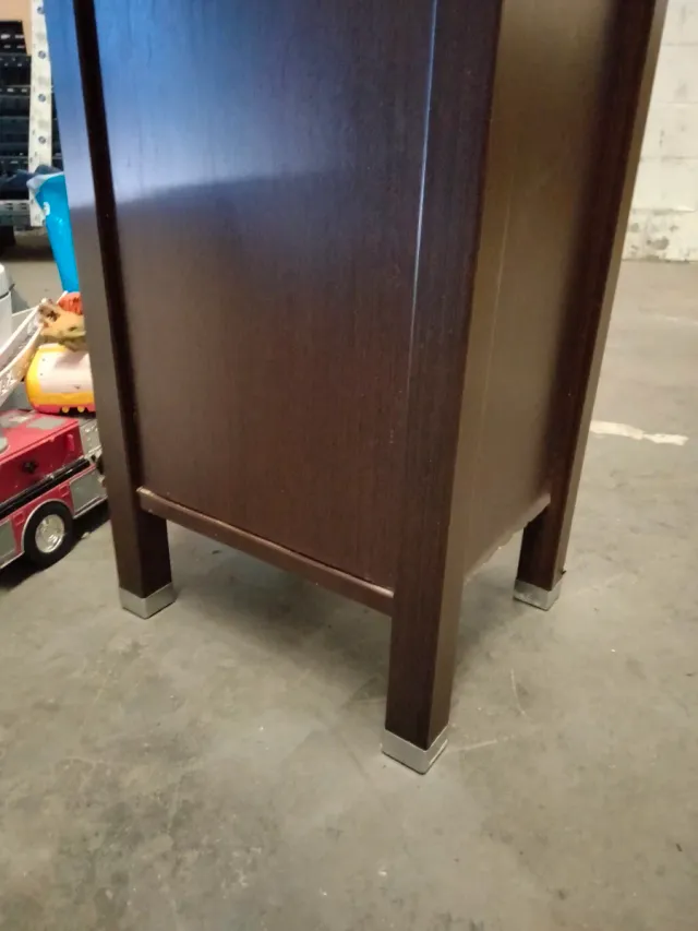 "GANGA" Mueble vertical (patas y tiradors metalics