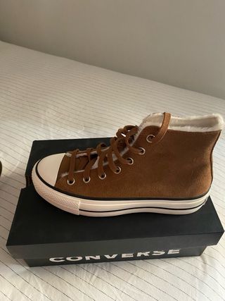 ZAPATILLAS CONVERSE DE MUJER NUEVAS A ESTRENAR.