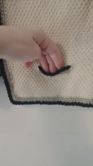 Chaqueta de punto beige y negra