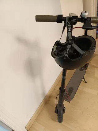 Patinete Xiaomi 365 con casco