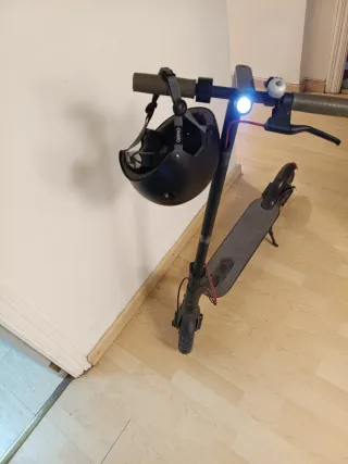 Patinete Xiaomi 365 con casco