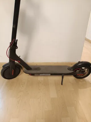 Patinete Xiaomi 365 con casco