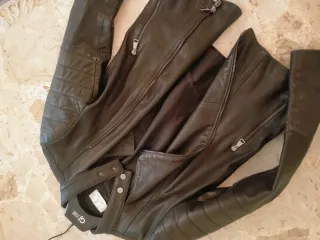 Giubbotto in pelle M ottime condizioni.