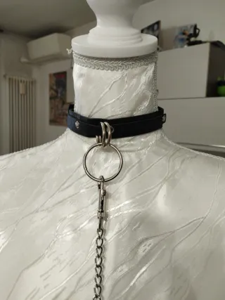 Choker donna con guinzaglio