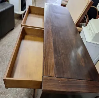 Aparador de madera maciza con detalles de bambú