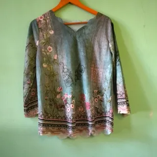 Blusa M fantasia floreale
