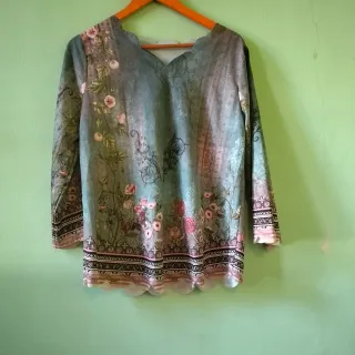 Blusa M fantasia floreale