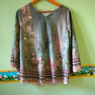 Blusa M fantasia floreale