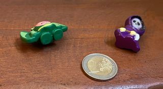 2 FIGURAS KINDER MURCIÉLAGO Y CALAVERA