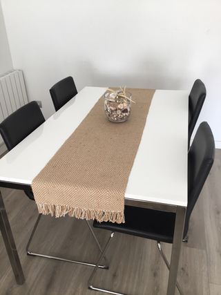 Tavolo bianco Ikea + 4 sedie nere