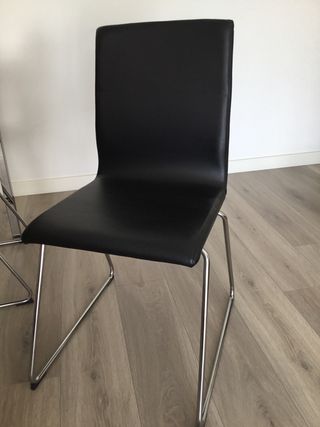 Tavolo bianco Ikea + 4 sedie nere