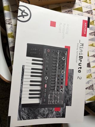 Sintetizador Arturia MiniBrute 2