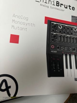Sintetizador Arturia MiniBrute 2