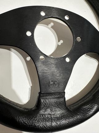 Volante Luisi Pequeño Negro