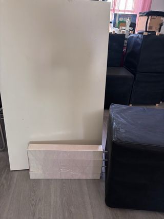 Tavolo con 4 poltroncine nere e bianche