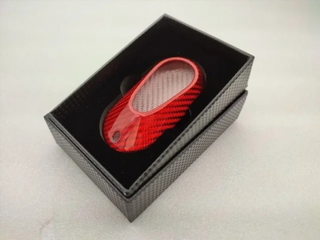 FUNDA LLAVE NUEVA MERCEDES EN CARBONO ROJO