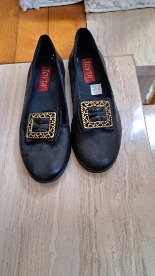 Zapatos fallero TOYTA negros con hebilla dorada