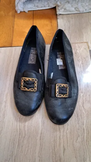 Zapatos fallero TOYTA negros con hebilla dorada