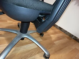 Silla de oficina ergonómica negra
