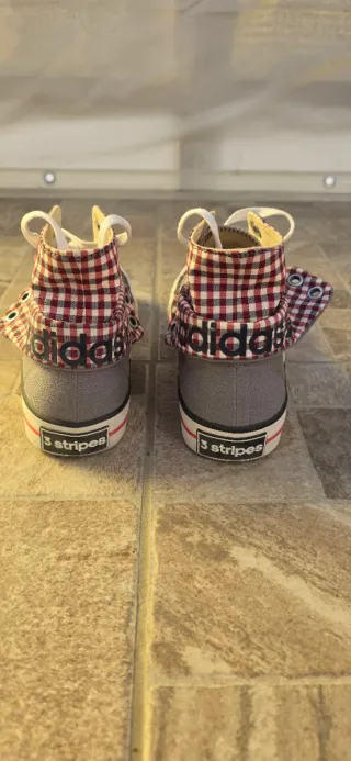 Scarpe donna Adidas grigie e rosse