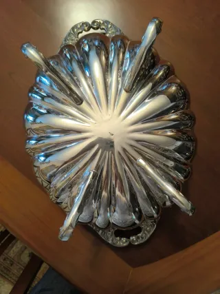 Legumbrera de alpaca con tapa.