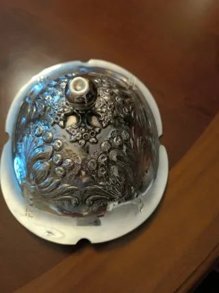 Legumbrera de alpaca con tapa.