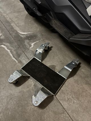 Plataforma para mover facilmente la moto garaje.