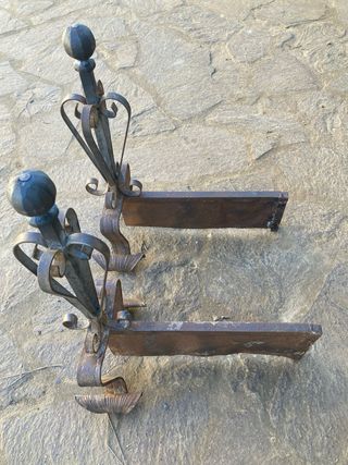 Alari per caminetto in ferro battuto