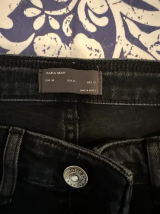 Pantalón vaquero negro desgastado talla 40