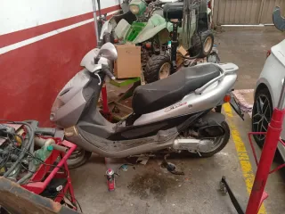 Ciclomotor 50 .Kymco Scooter Automático