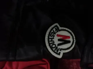 Chaqueta Negra Brillante