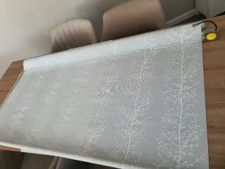 Estor enrollable translúcido ramas blancas