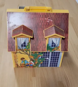 Casa Playmobil con muñecos y accesorios