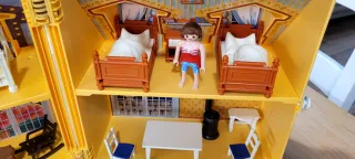 Casa Playmobil con muñecos y accesorios