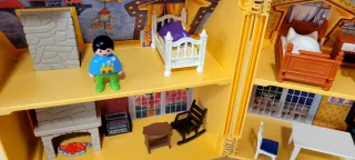 Casa Playmobil con muñecos y accesorios