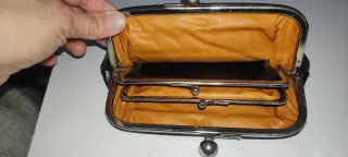 Monedero de piel antiguo