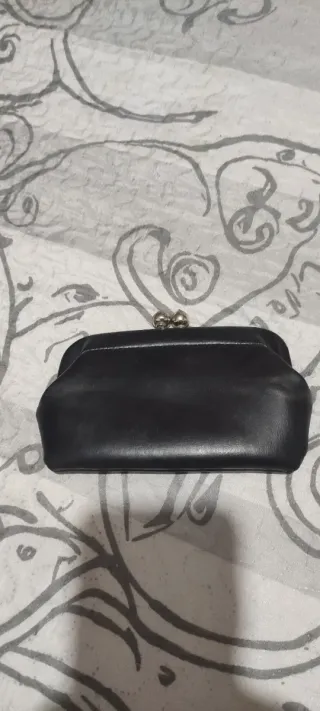 Monedero de piel antiguo