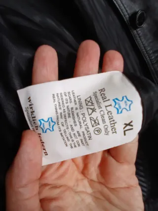 Gabardina Piel Auténtica Negra.