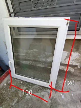 Ventana blanca de PVC