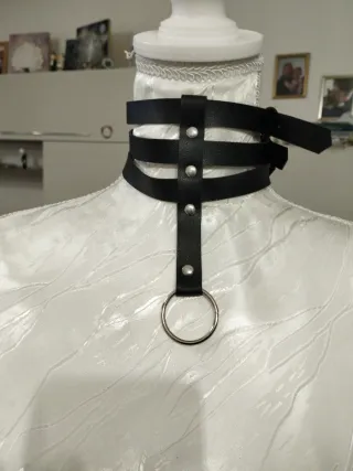 Choker Punk Rock Pelle Nera con Anello