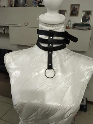 Choker Punk Rock Pelle Nera con Anello