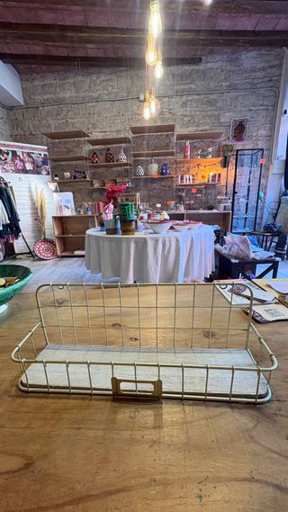 Expositores metálico dorado para tienda