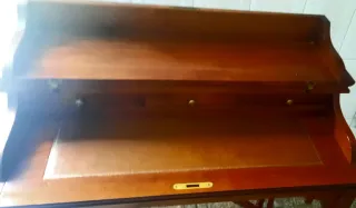 Escritorio pequeño de madera